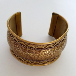 Goudkleurige slavenarmband